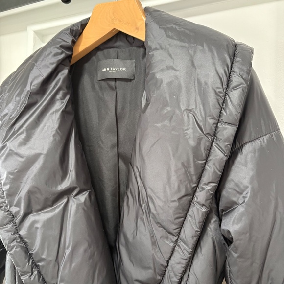 ANN TAYLOR Factory Black Belted Puffer Coat Size Medium - Picture 7 of 12
